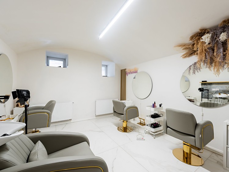 Prodej obchodního prostoru 170 m² - foto 1