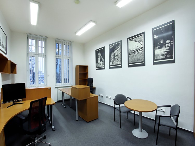 Prodej kanceláře 127 m² - foto 1