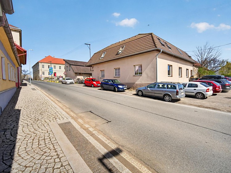 Prodej obchodního prostoru 328 m² - foto 1
