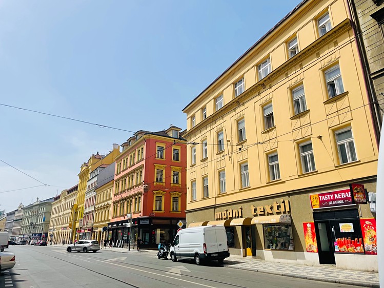 Prodej činžovního domu 2 000 m² - foto 2