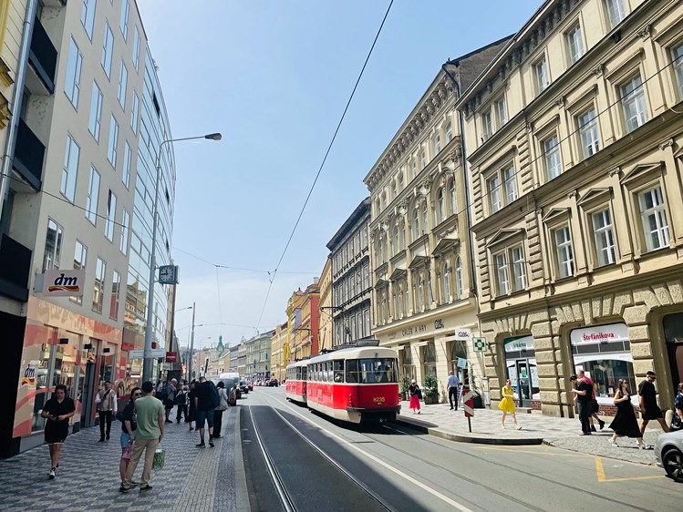 Prodej činžovního domu 2 000 m² - foto 1