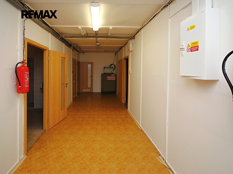 Prodej kanceláře 226 m² - foto 4