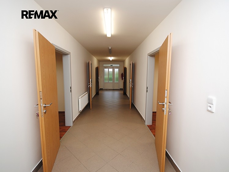 Prodej kanceláře 226 m² - foto 3