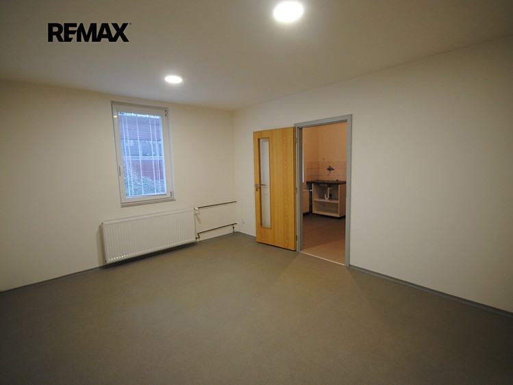 Prodej kanceláře 226 m² - foto 5