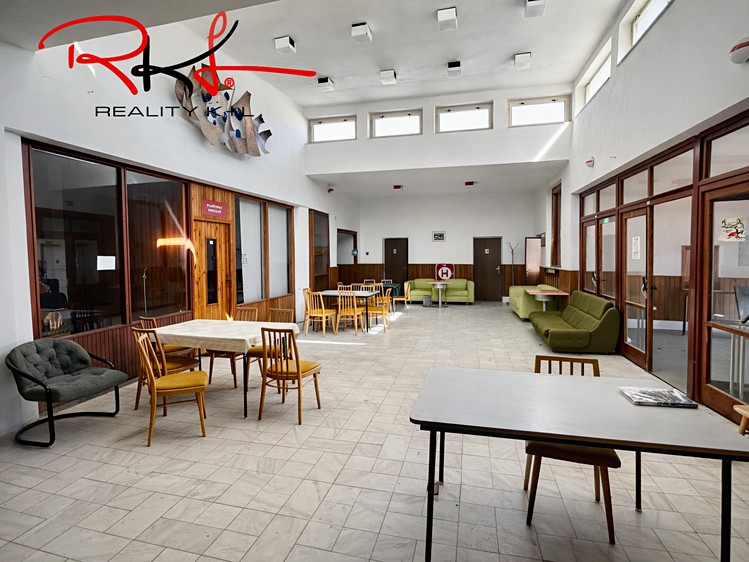 Prodej obchodního prostoru 1 300 m² - foto 1