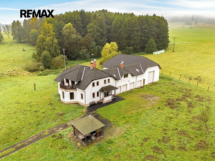 Prodej komerční nemovitosti 555 m² - foto 1