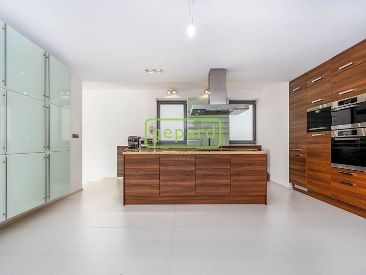 Prodej kanceláře 636 m² - foto 5