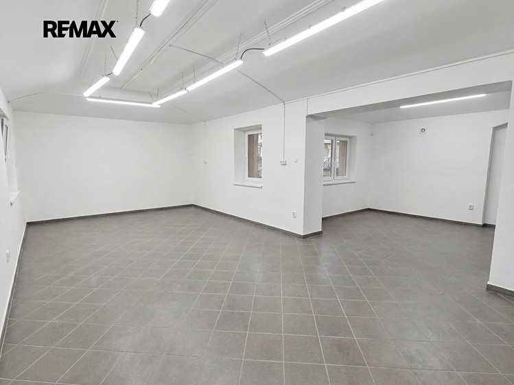 Prodej obchodního prostoru 74 m² - foto 3
