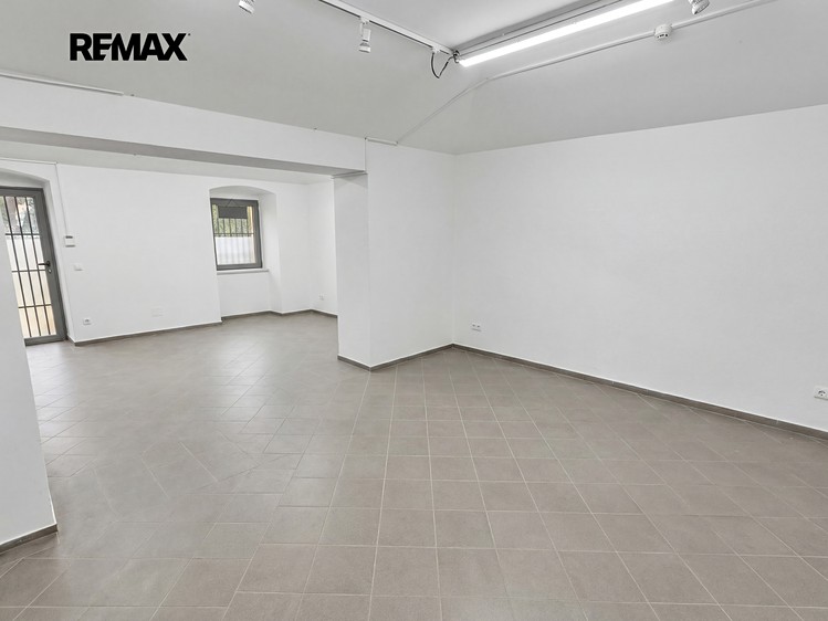 Prodej obchodního prostoru 74 m² - foto 4