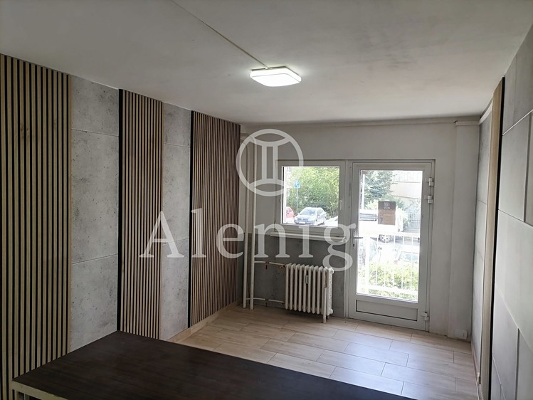 Prodej obchodního prostoru 15 m² - foto 1