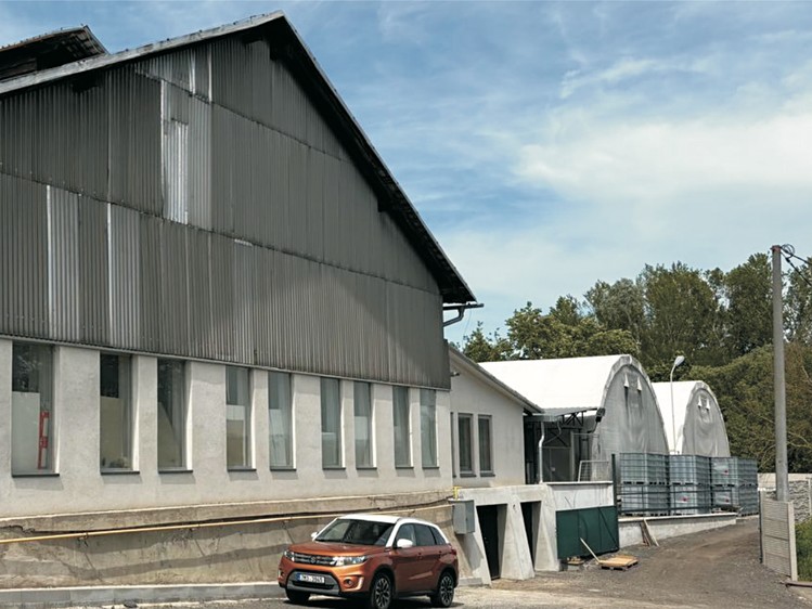 Prodej výrobní haly, prostoru 4 500 m² - foto 1