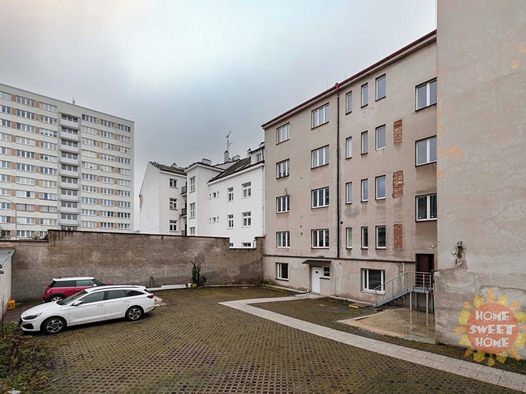 Prodej kanceláře 120 m² - foto 1