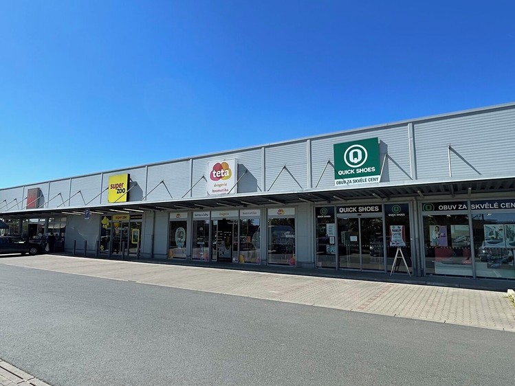 Prodej obchodního prostoru 1 400 m² - foto 1