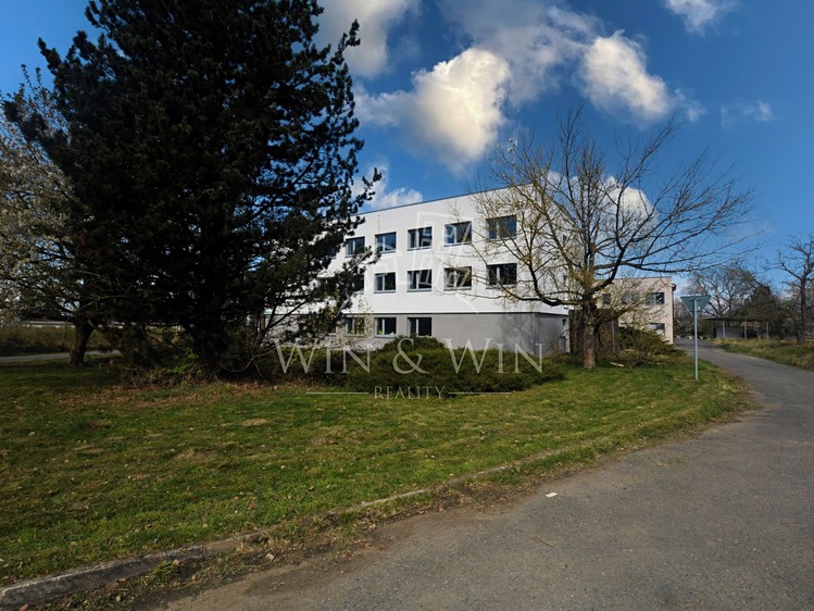 Prodej kanceláře 1 065 m² - foto 1