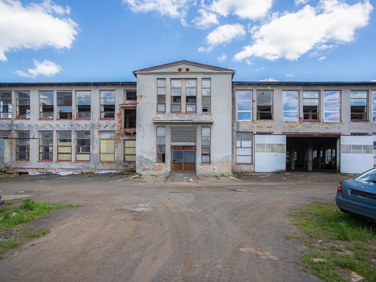 Prodej výrobní haly, prostoru 4 500 m² - foto 2