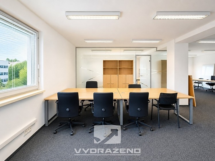 Prodej obchodního prostoru 1 800 m² - foto 1