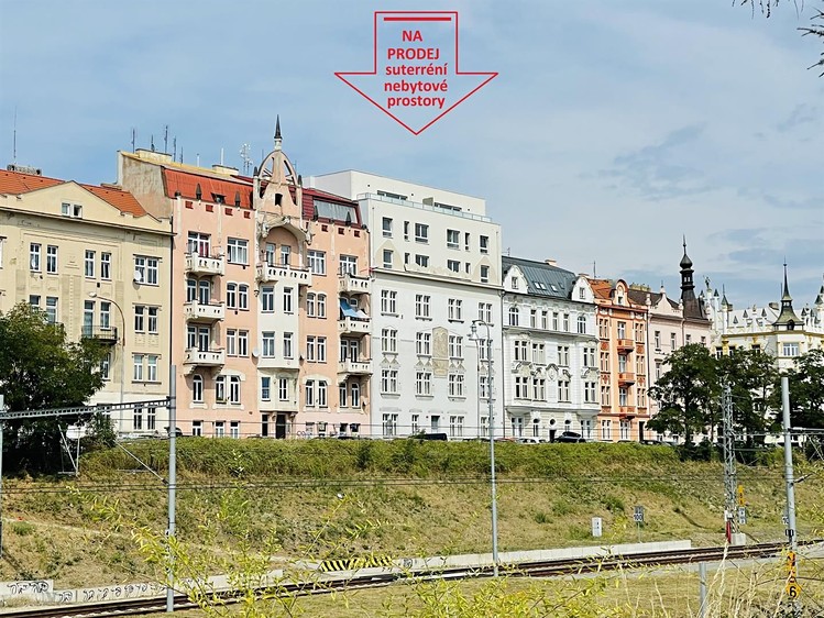 Prodej kanceláře 105 m² - foto 1