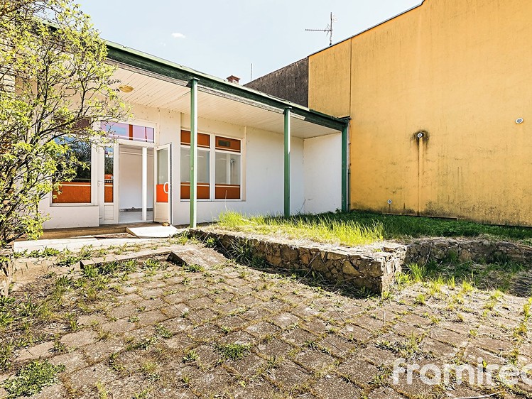 Prodej obchodního prostoru 245 m² - foto 1