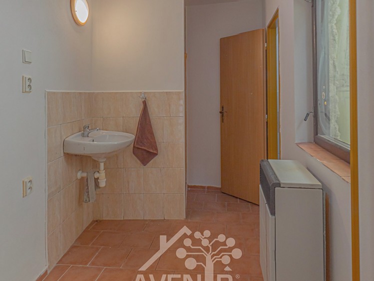 Prodej obchodního prostoru 69 m² - foto 5