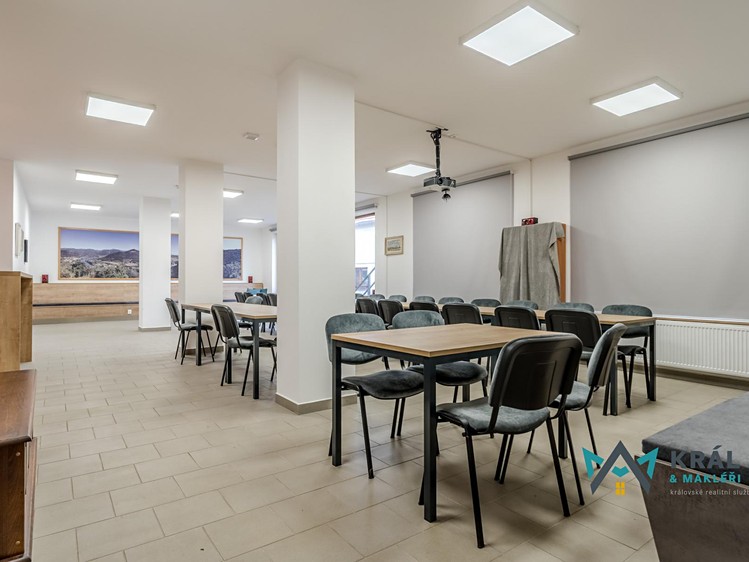 Prodej činžovního domu 1 400 m² - foto 8