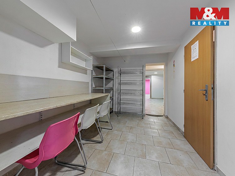 Prodej obchodního prostoru 147 m² - foto 6