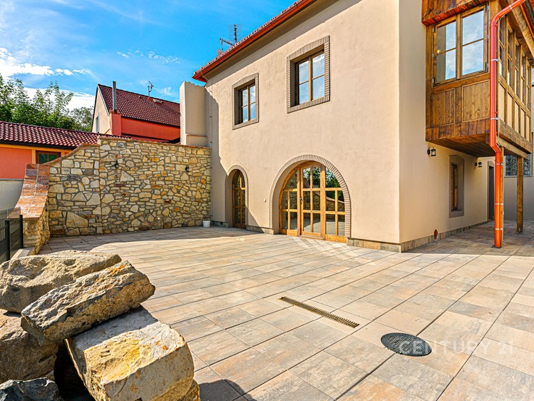 Prodej činžovního domu 370 m² - foto 1