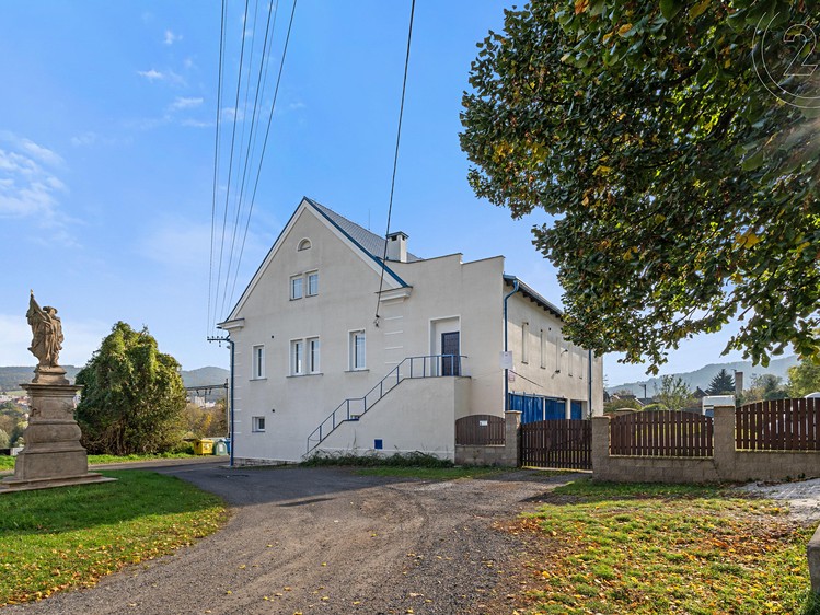 Prodej komerční nemovitosti 900 m² - foto 1