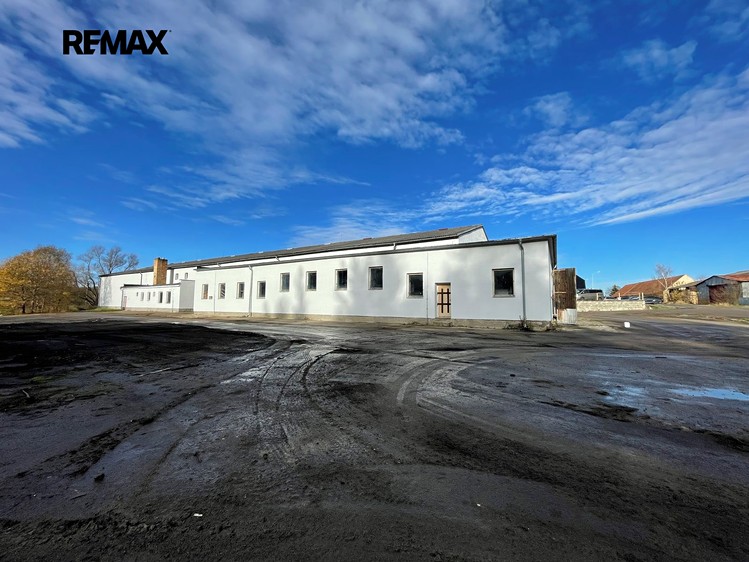 Prodej výrobní haly, prostoru 1 500 m² - foto 1