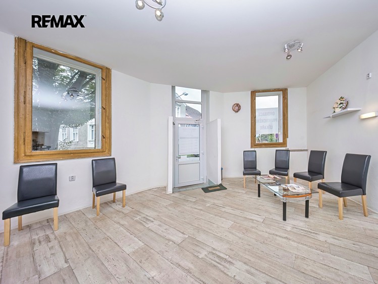 Prodej obchodního prostoru 92 m² - foto 2