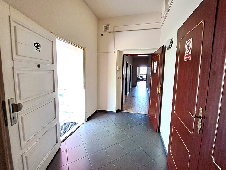 Prodej komerční nemovitosti 400 m² - foto 5