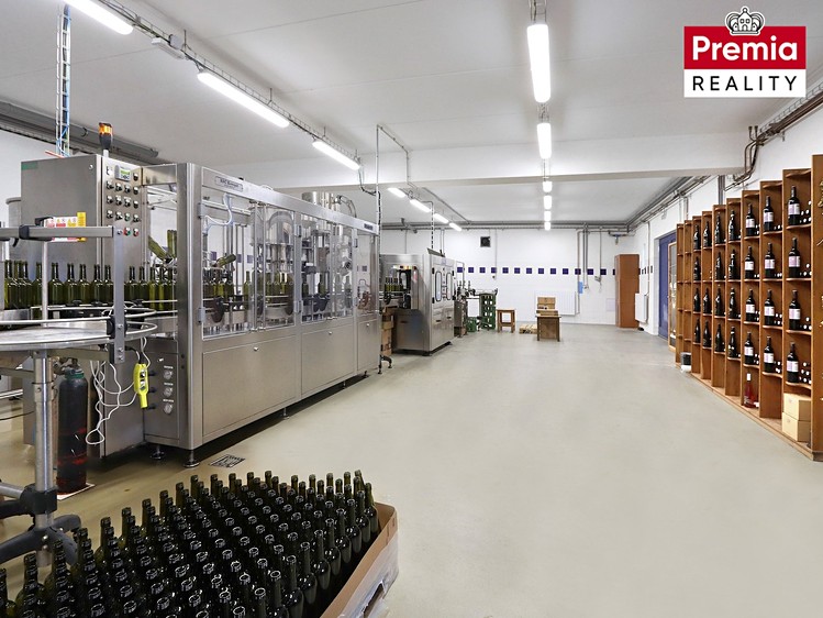 Prodej výrobní haly, prostoru 1 500 m² - foto 2
