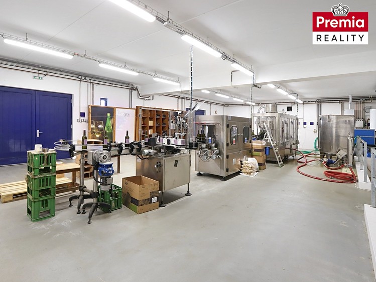 Prodej výrobní haly, prostoru 1 500 m² - foto 3