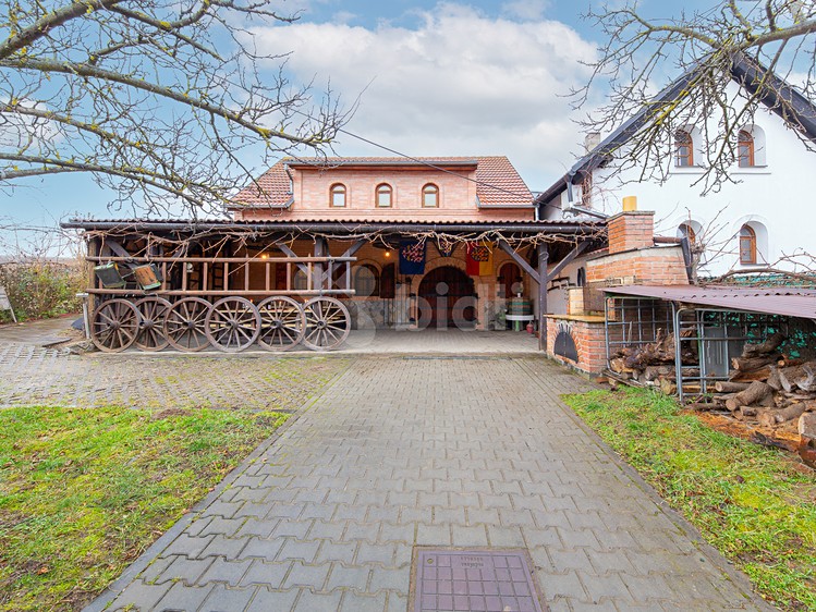 Prodej komerční nemovitosti 1 678 m² - foto 1