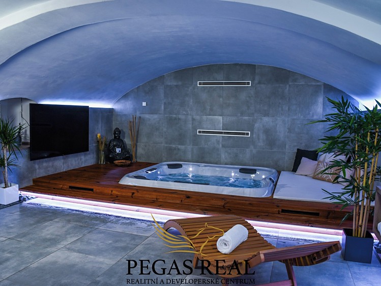 Prodej komerční nemovitosti 103 m² - foto 1