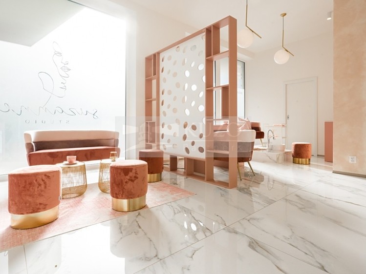 Prodej obchodního prostoru 73 m² - foto 1