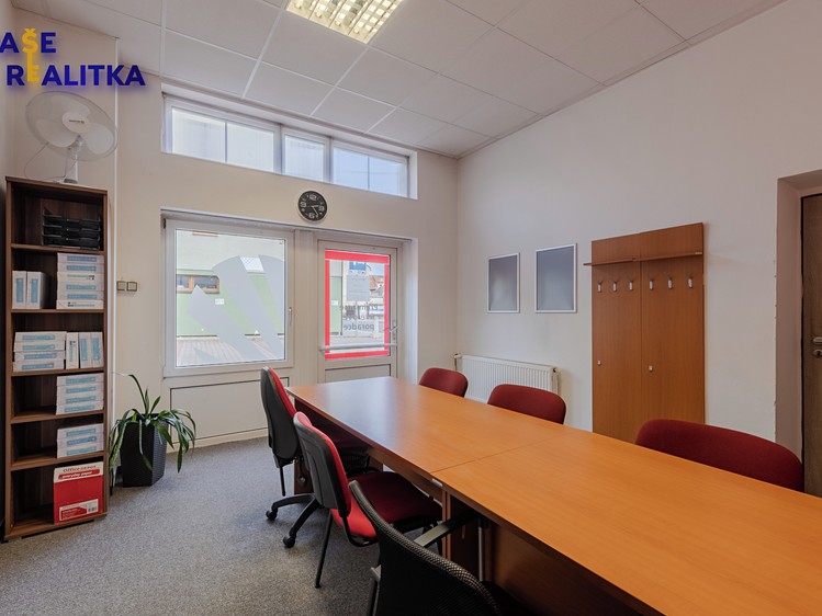 Prodej obchodního prostoru 57 m² - foto 4