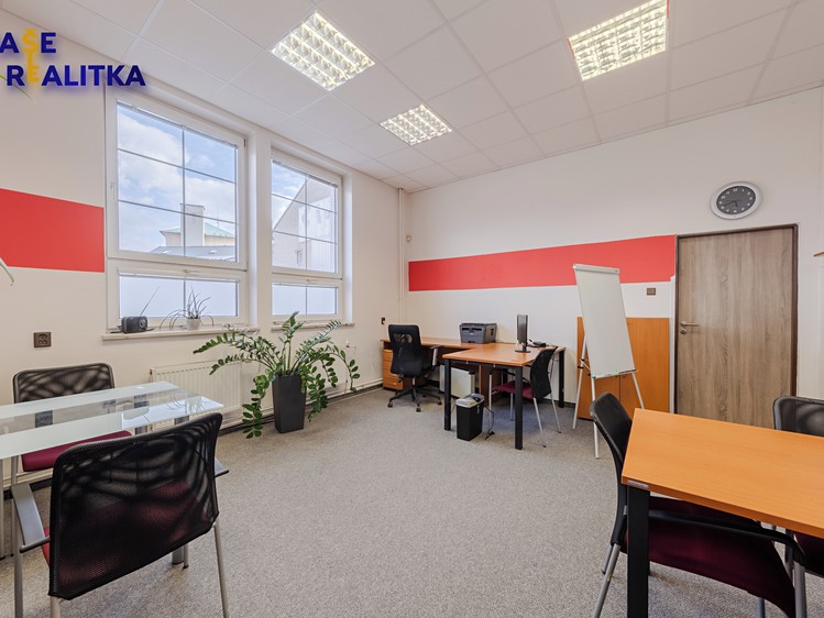 Prodej obchodního prostoru 57 m² - foto 3