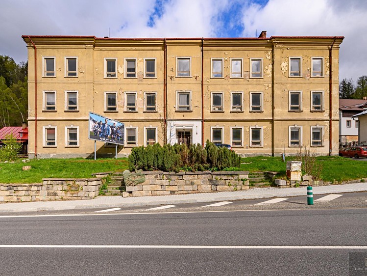 Prodej činžovního domu 900 m² - foto 1