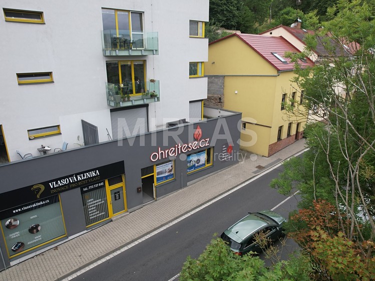Prodej obchodního prostoru 106 m² - foto 1