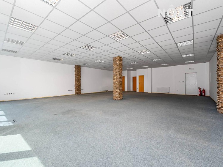 Prodej kanceláře 137 m² - foto 2