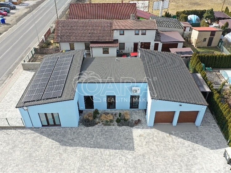 Prodej obchodního prostoru 187 m² - foto 1
