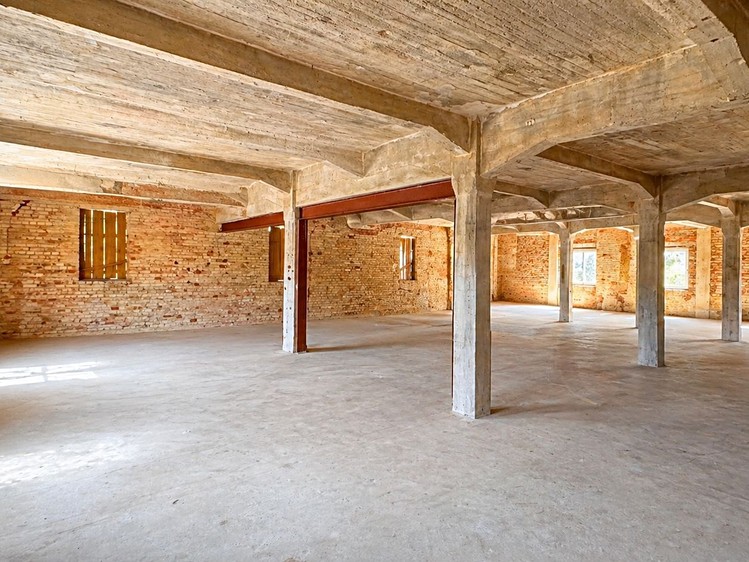 Prodej komerční nemovitosti 1 600 m² - foto 6