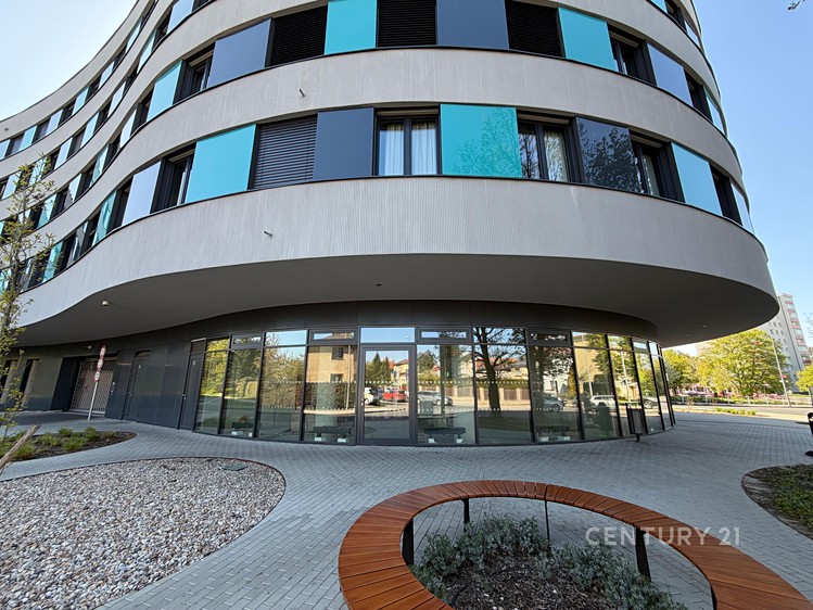 Prodej obchodního prostoru 84 m² - foto 1