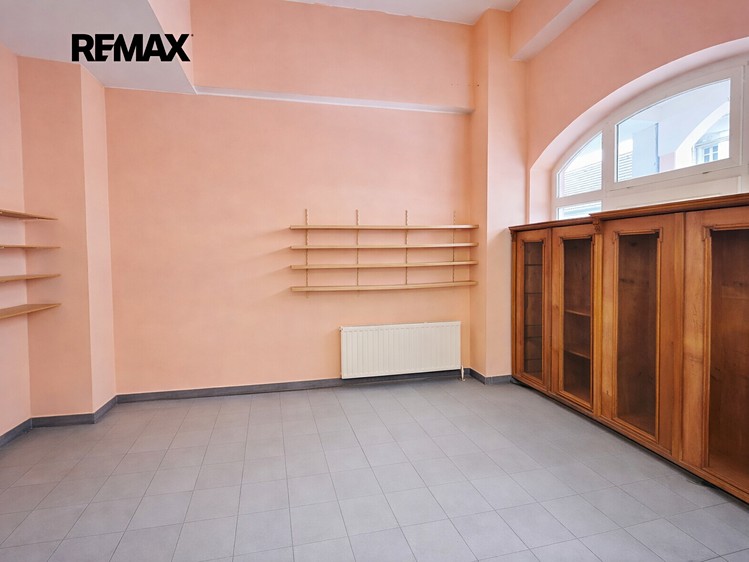 Prodej obchodního prostoru 241 m² - foto 2