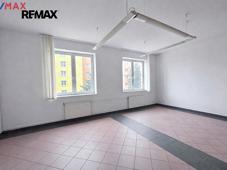 Prodej obchodního prostoru 241 m² - foto 3