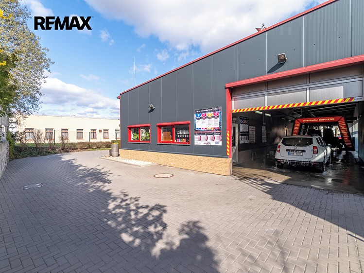 Prodej komerční nemovitosti 297 m² - foto 1