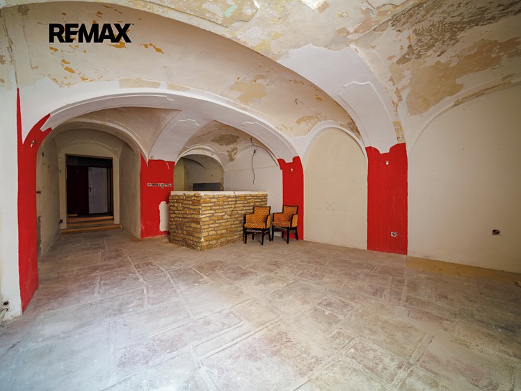 Prodej obchodního prostoru 158 m² - foto 1