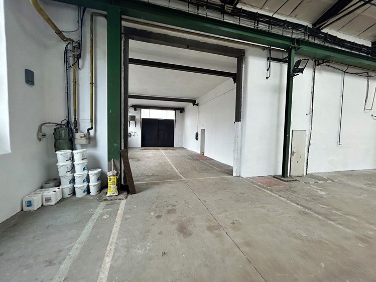 Prodej výrobní haly, prostoru 10 000 m² - foto 8
