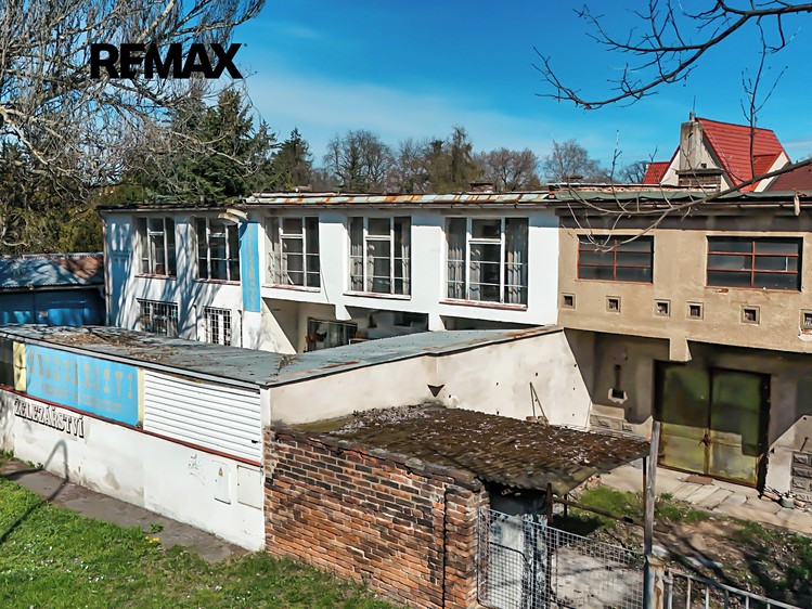 Prodej obchodního prostoru 377 m² - foto 1