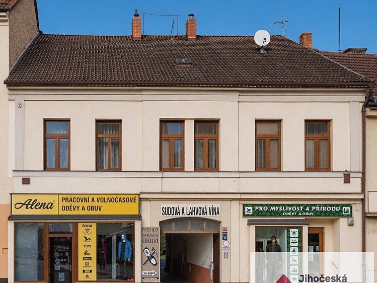 Prodej komerční nemovitosti 400 m² - foto 1